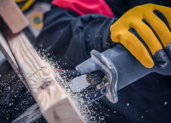 Cutting wood with a reciprocating saw
